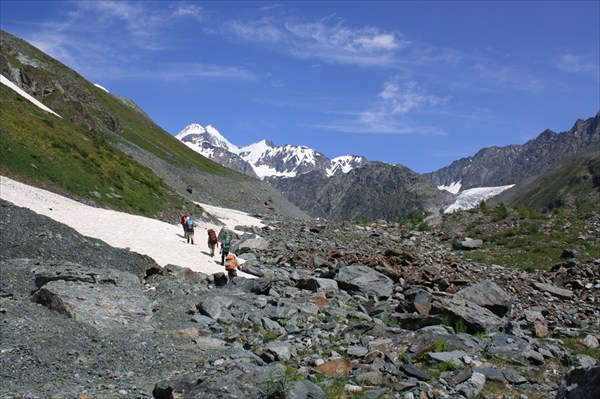 2010-08-05_09.47.01_Вид на массив Белухи Восточной с оконечной м